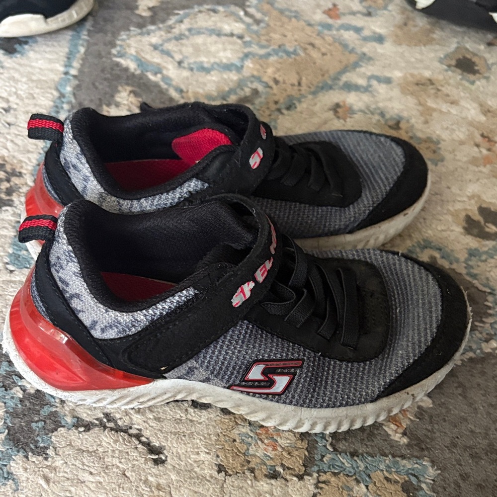 11 size Skechers Kids Black and Gray Shoes